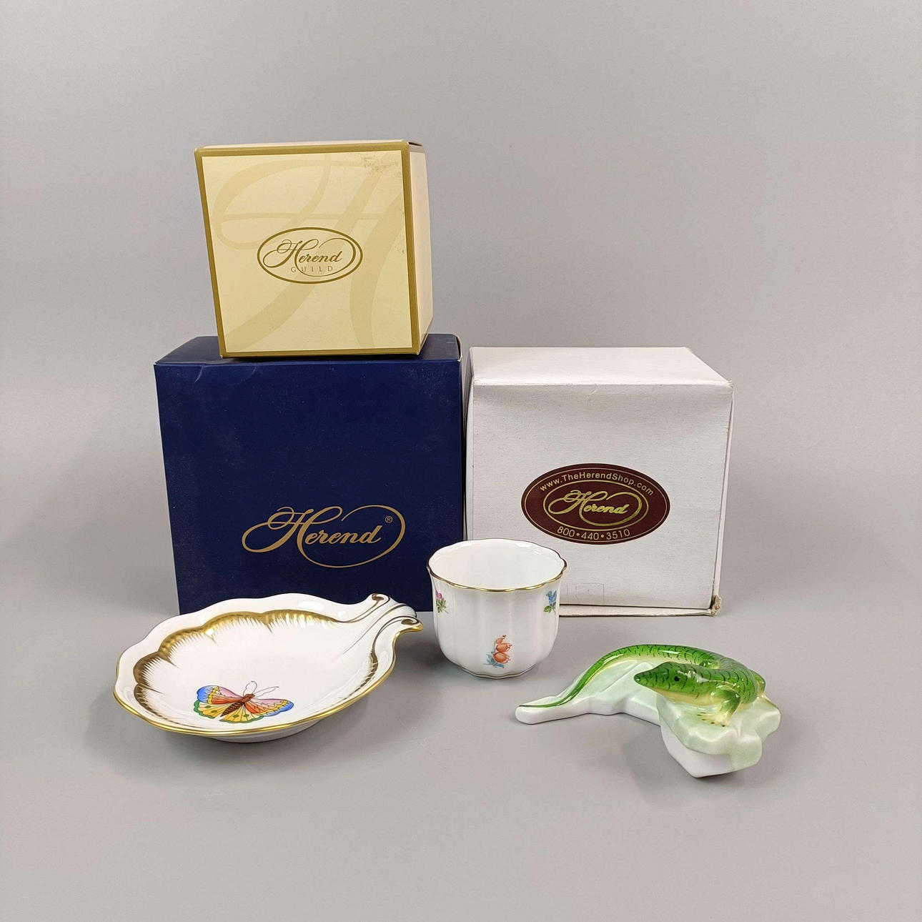 THREE BOXED HEREND PORCELAIN ITEMS.