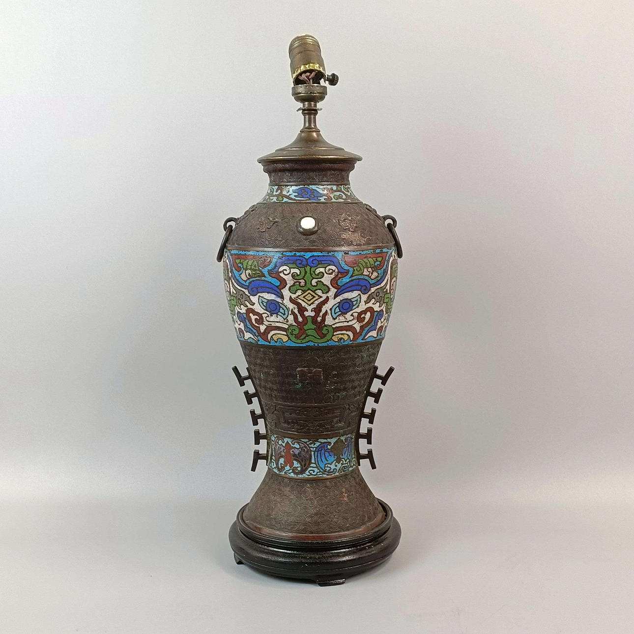 EARLY 20THC CHINESE VASE TABLE LAMP BASE.