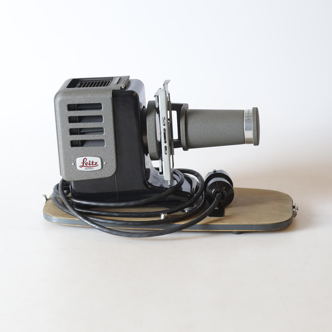 A 20th-century Erntas Leitz slide projector.