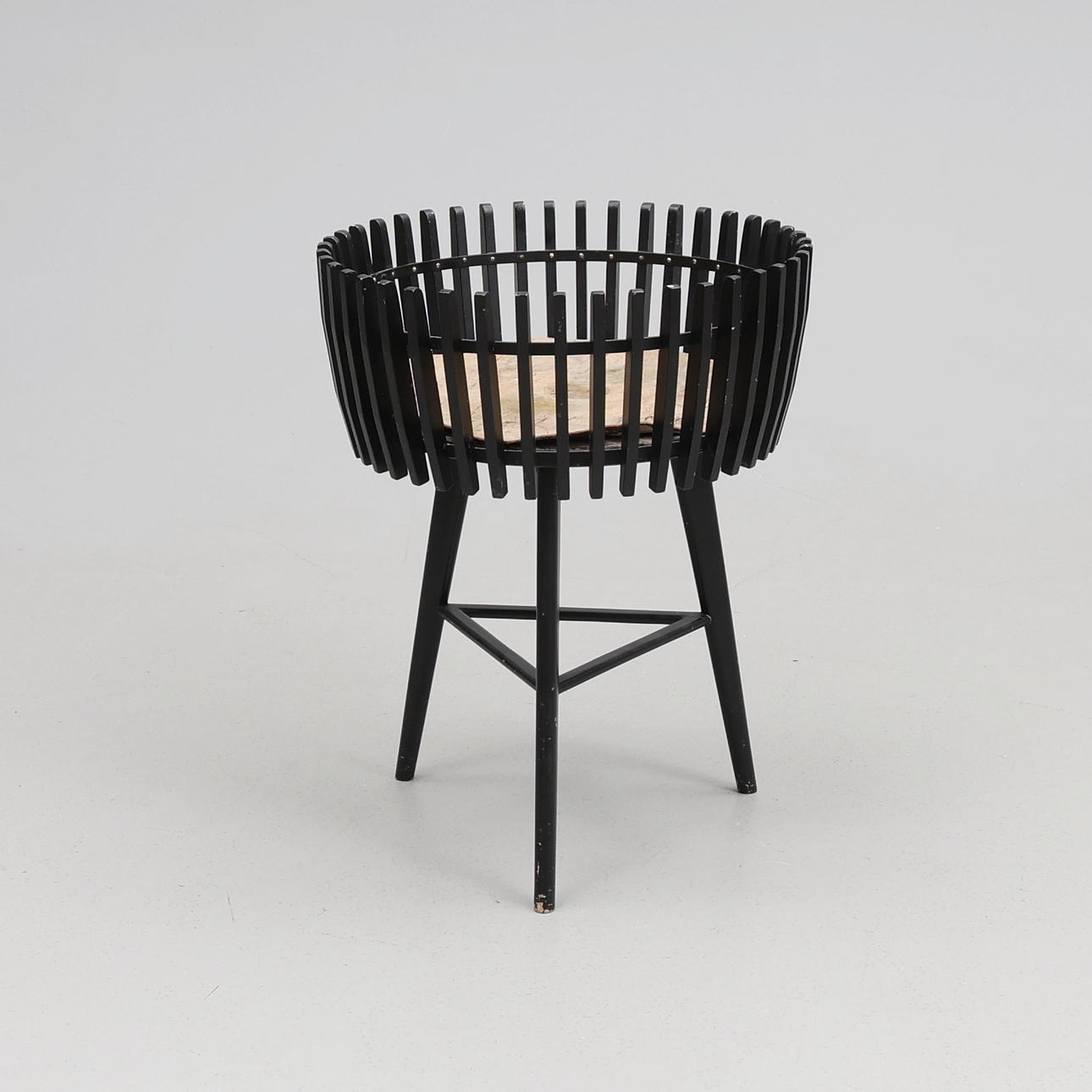 FLOWER TABLE/BASKET. Painted wood.