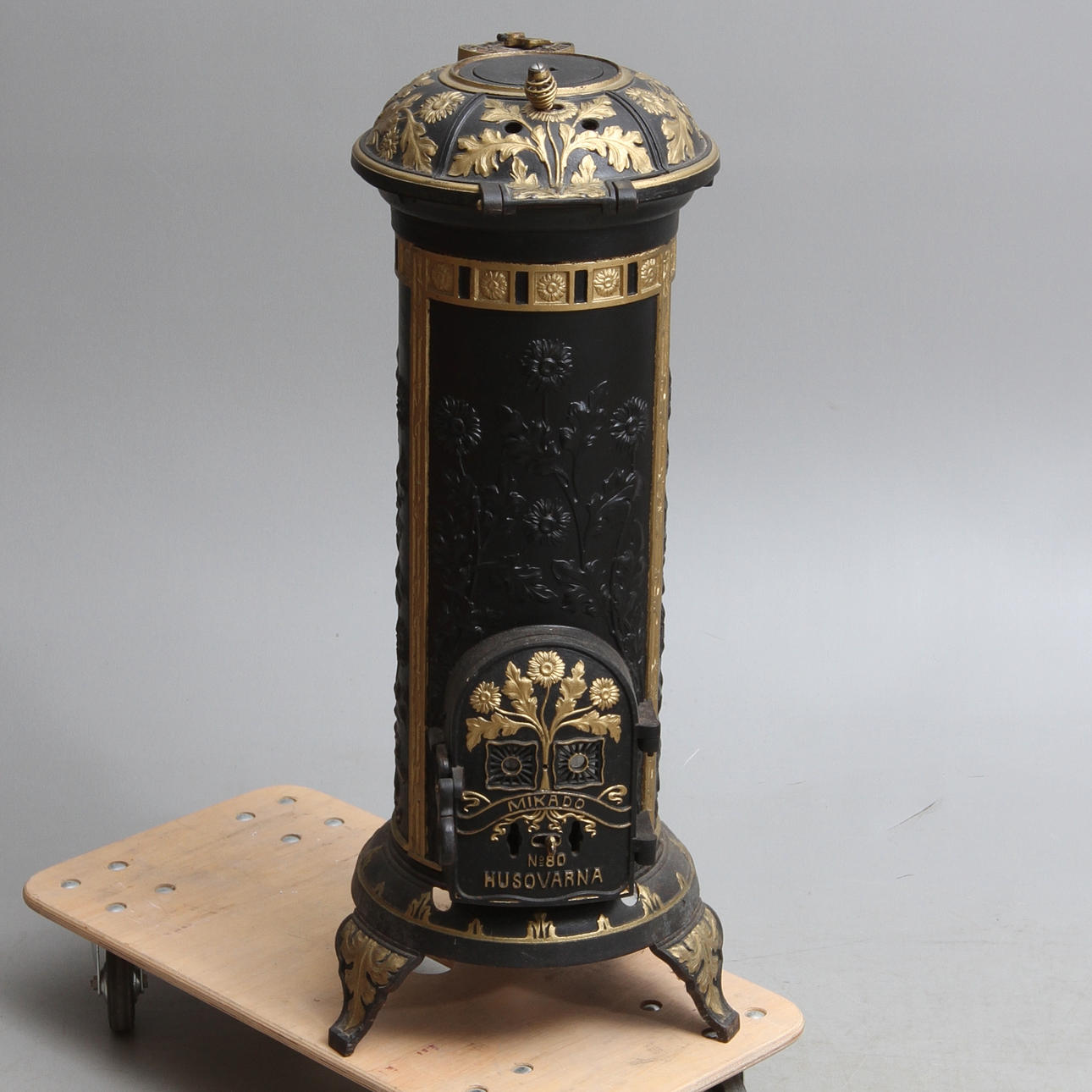 KAMIN. "Mikado", Husqvarna, no 80, tidigt 1900-tal.
