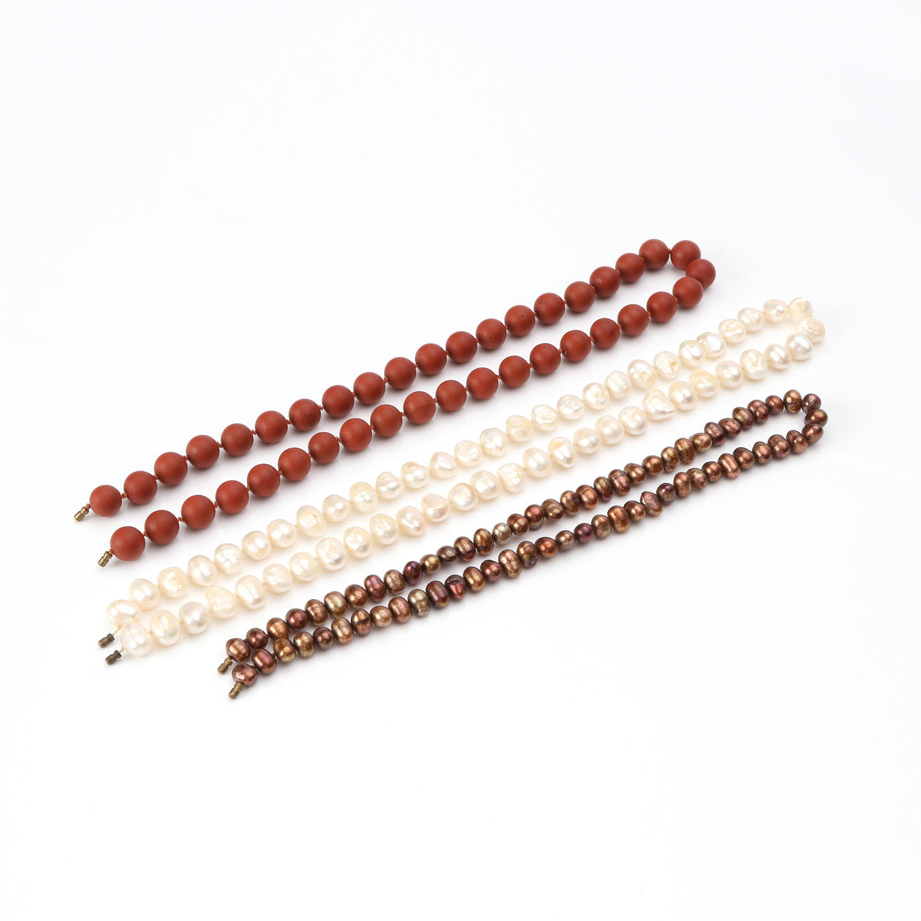 PER BORUP, COLLIERER, THREE ST. Freshwater pearls and jasper, threaded with Borup studs, unmarked.