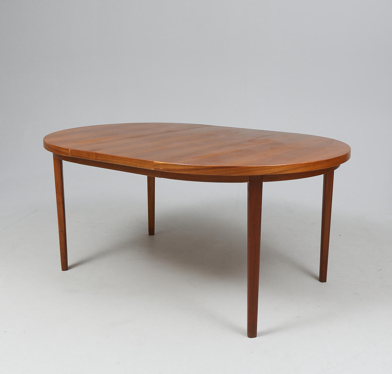 A 1960s/70's walnut/veneer dining table.