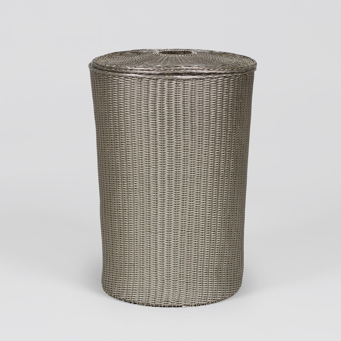 Kurv med låg af metaltråd.