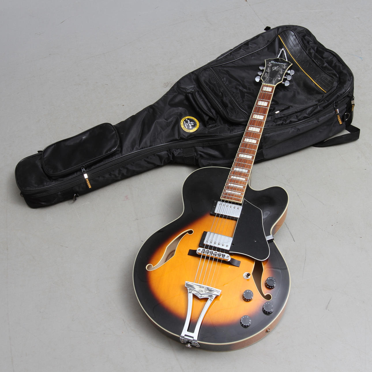 HALVAKUSTISK ELGITARR, Artcore series, AF75, Ibanez, Kina.