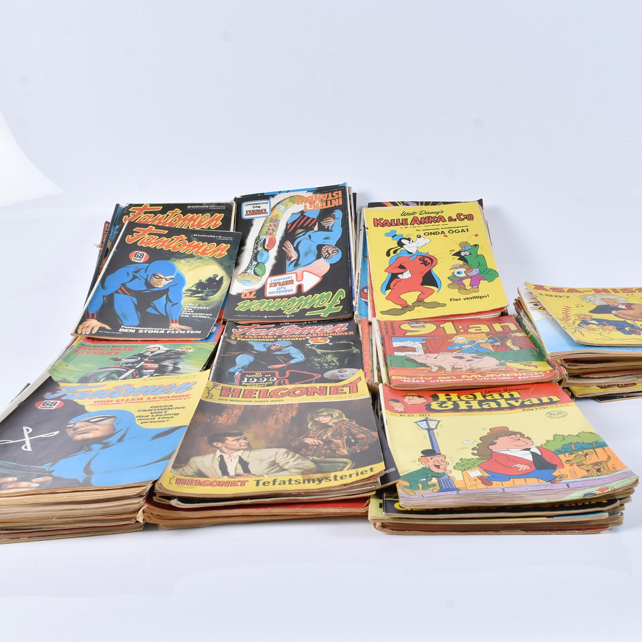 LARGE BATCH OF COMIC BOOKS, including The Phantom.