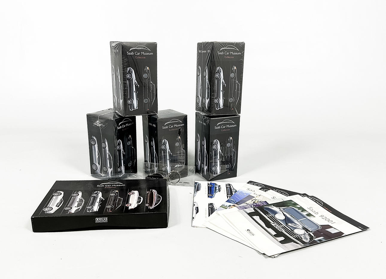 Ein Satz von 5 Modellautos, „Saab Car Museum“.