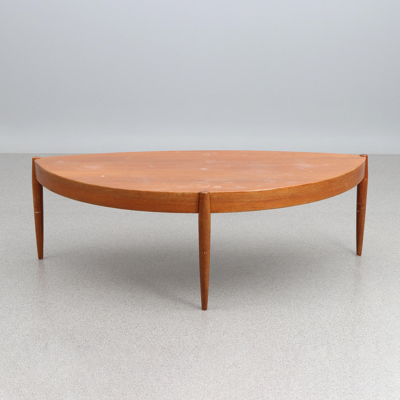 JOHANNES ANDERSEN. A 1960s Trensum teak coffee table.