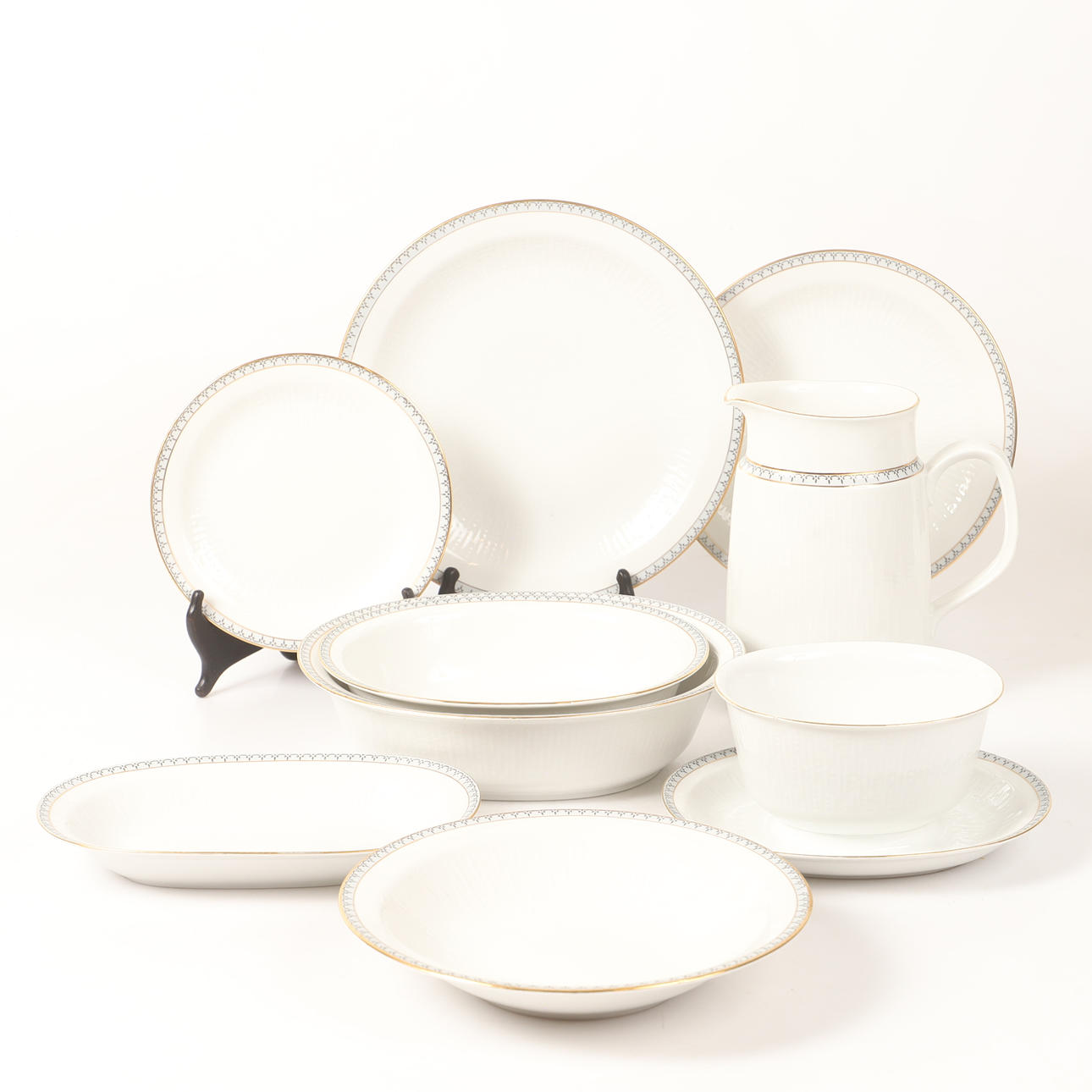 A 55-piece “Gracil” tableware set, Rörstrand.