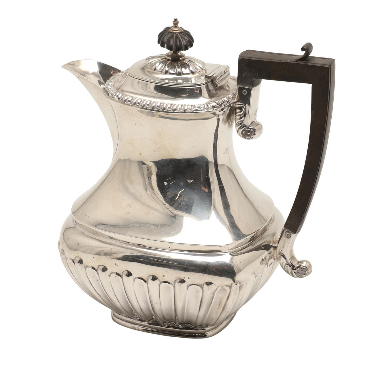 AN EDWARDIAN SILVER HOT WATER JUG.