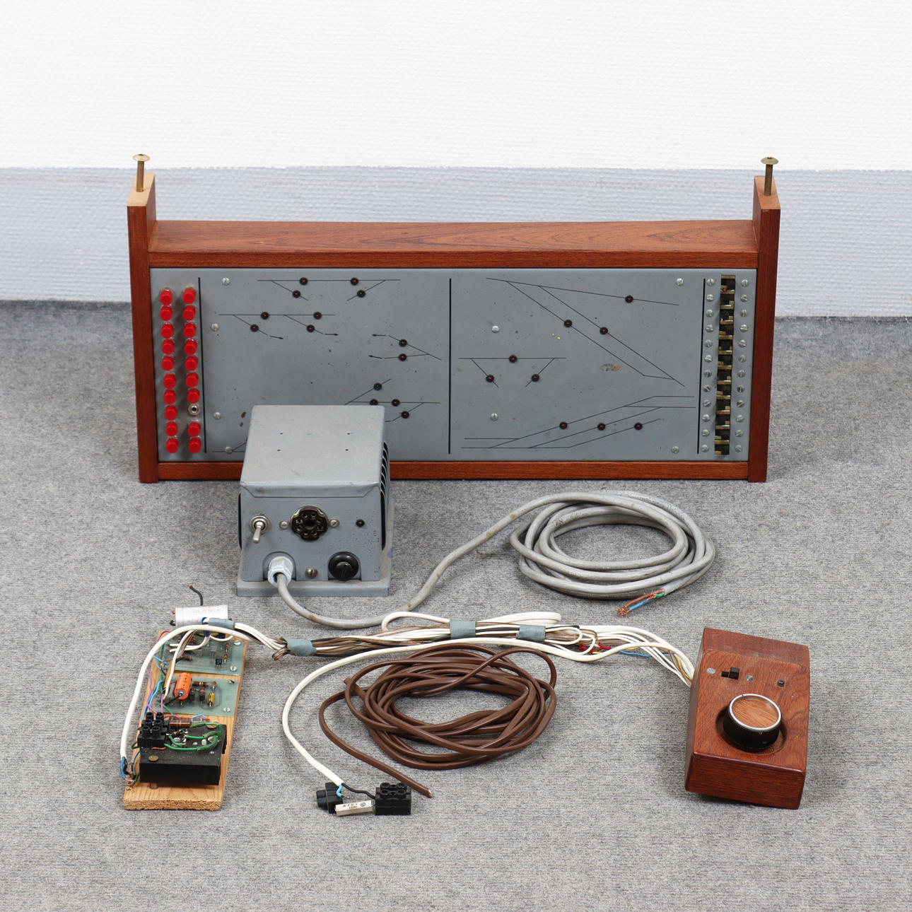 MODELSKINNE, BETJENINGSPANEL OSV.