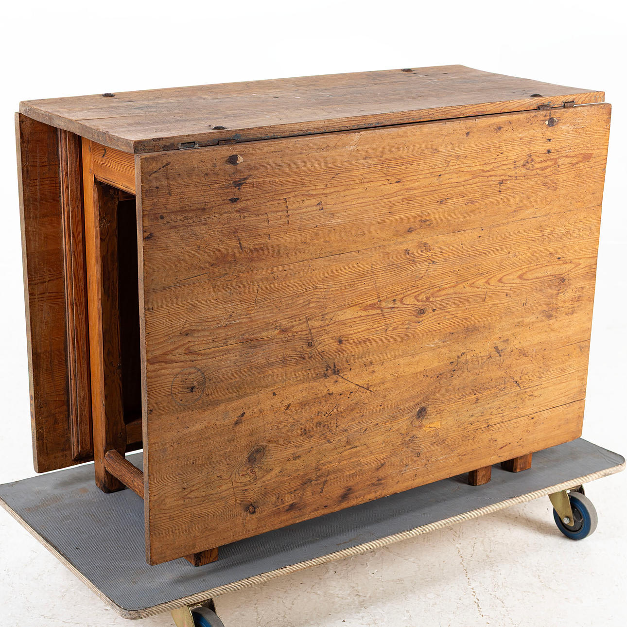 A wooden table, common pine, 19th century.