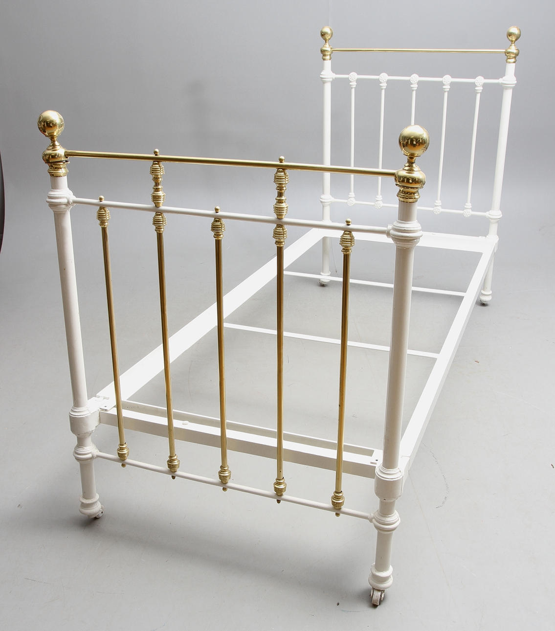 SÄNG, järn, 1900-tal.