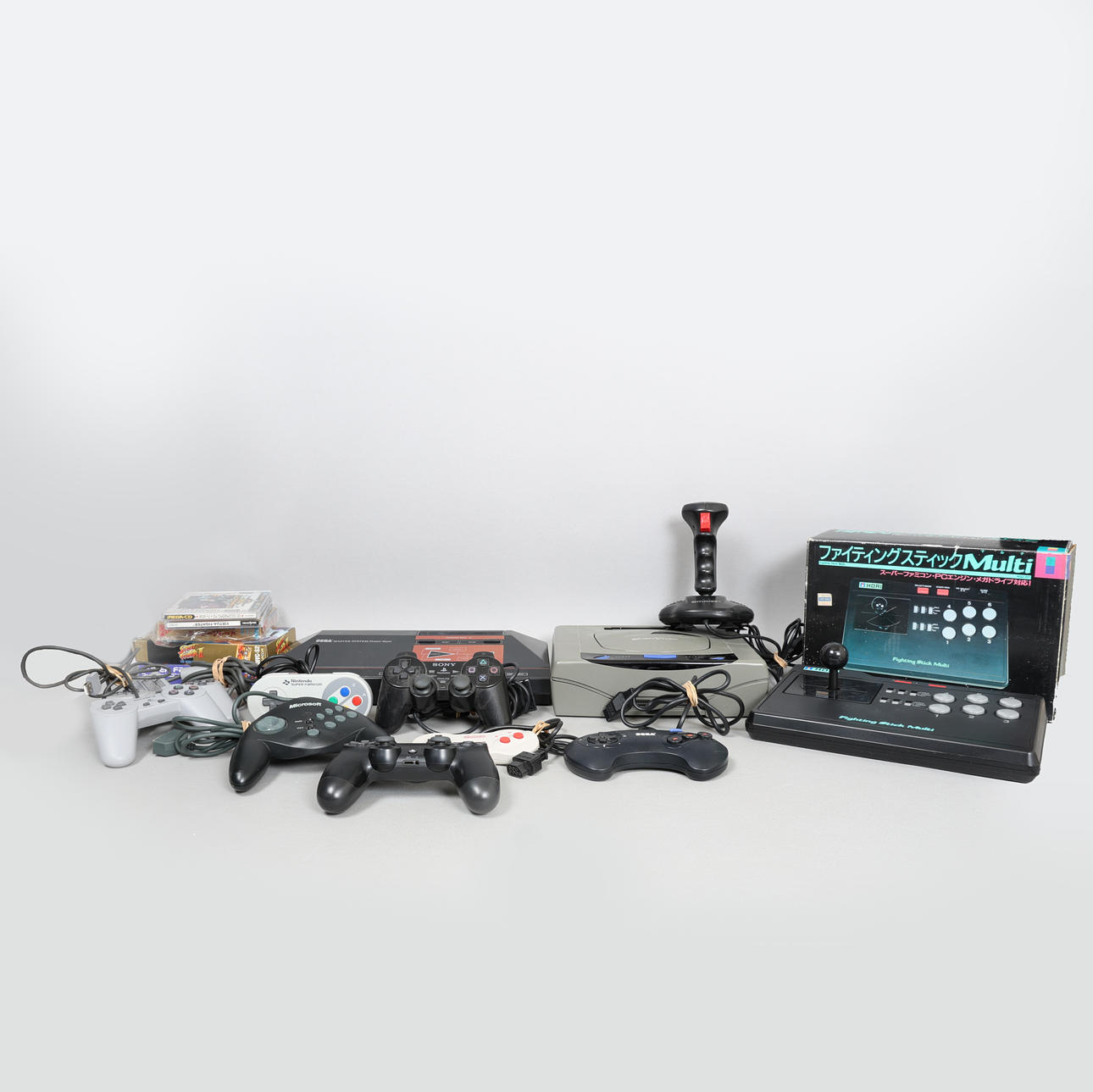 A COLLECTION OF MIXED GAMING CONSOLES AND ACCESSORIES (QTY ...