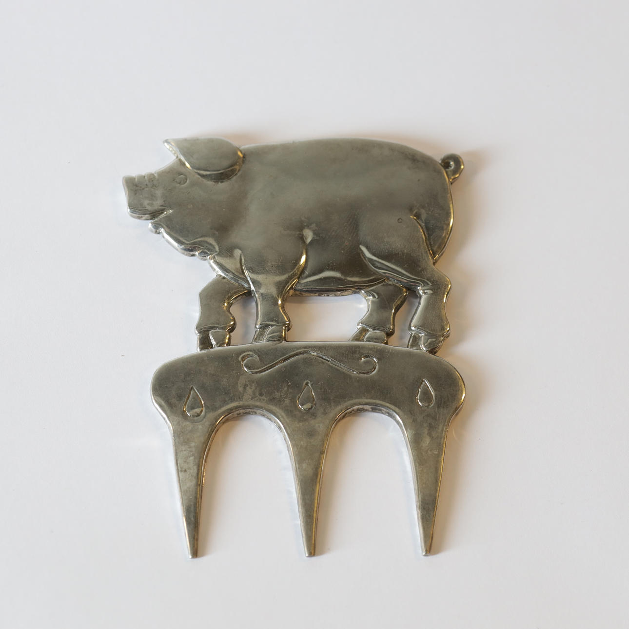 A metal HAM FORK, 1900s/2000s.