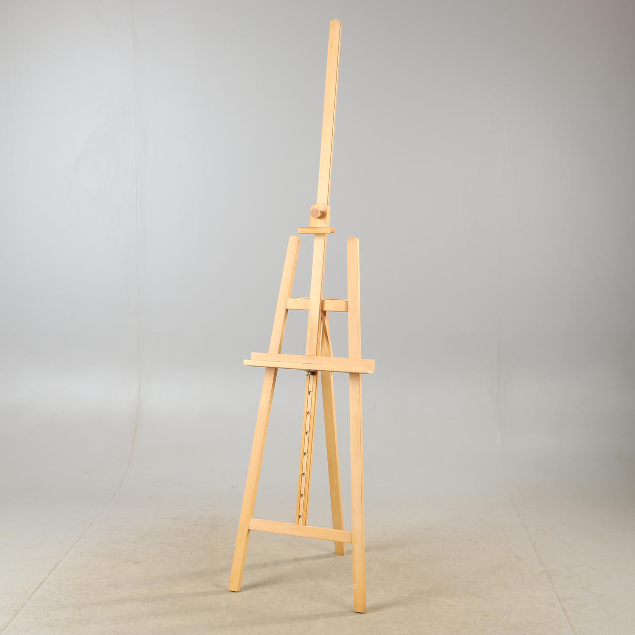 A 20th century book easel.