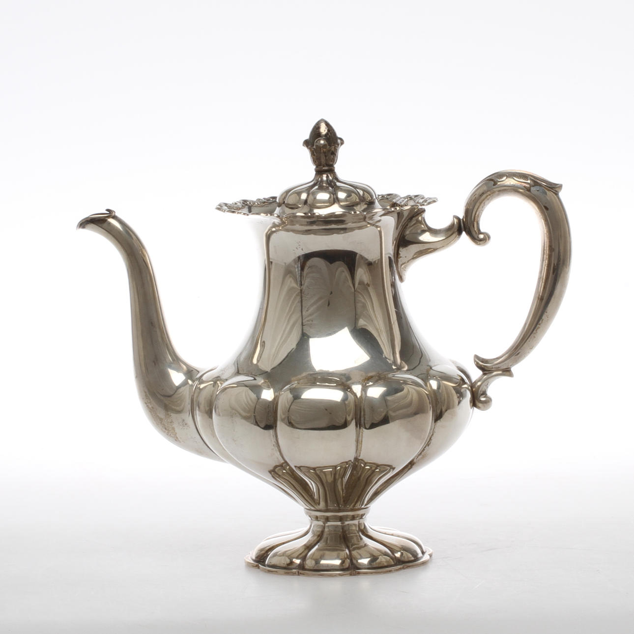 KAFFEKANNA, silver, rokokstil, Auran Kultaseppä Oy, Finland. 1944.