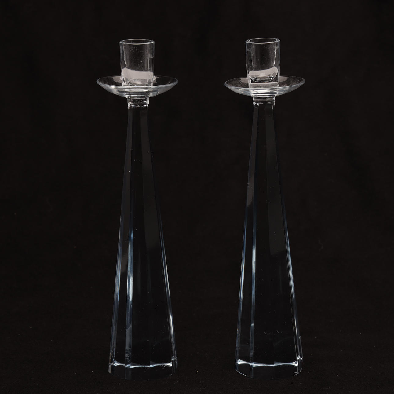 GERDA STRÖMBERG. 2 glass candlesticks, Strömbergshyttan.