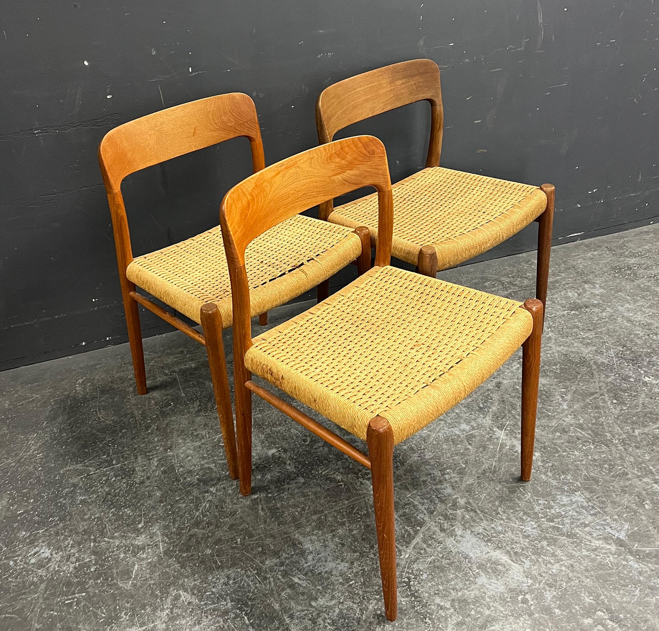 NIELS O. MÖLLER. 3 STOLE.