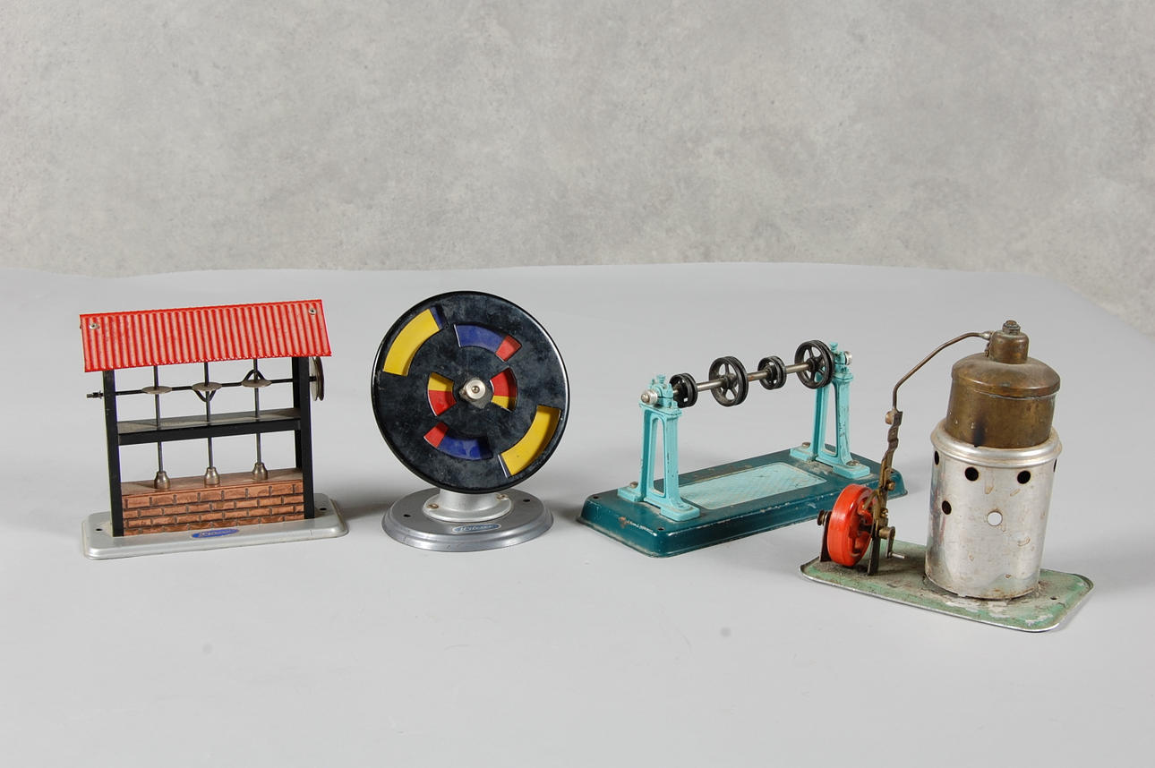 ÅNGMASKINS TILLBEHÖR, 4 delar.