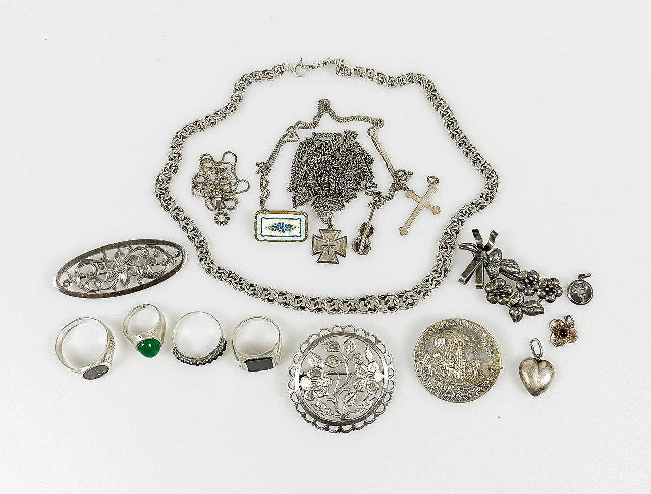 BIJOUTERIER, 17 delar, silver.