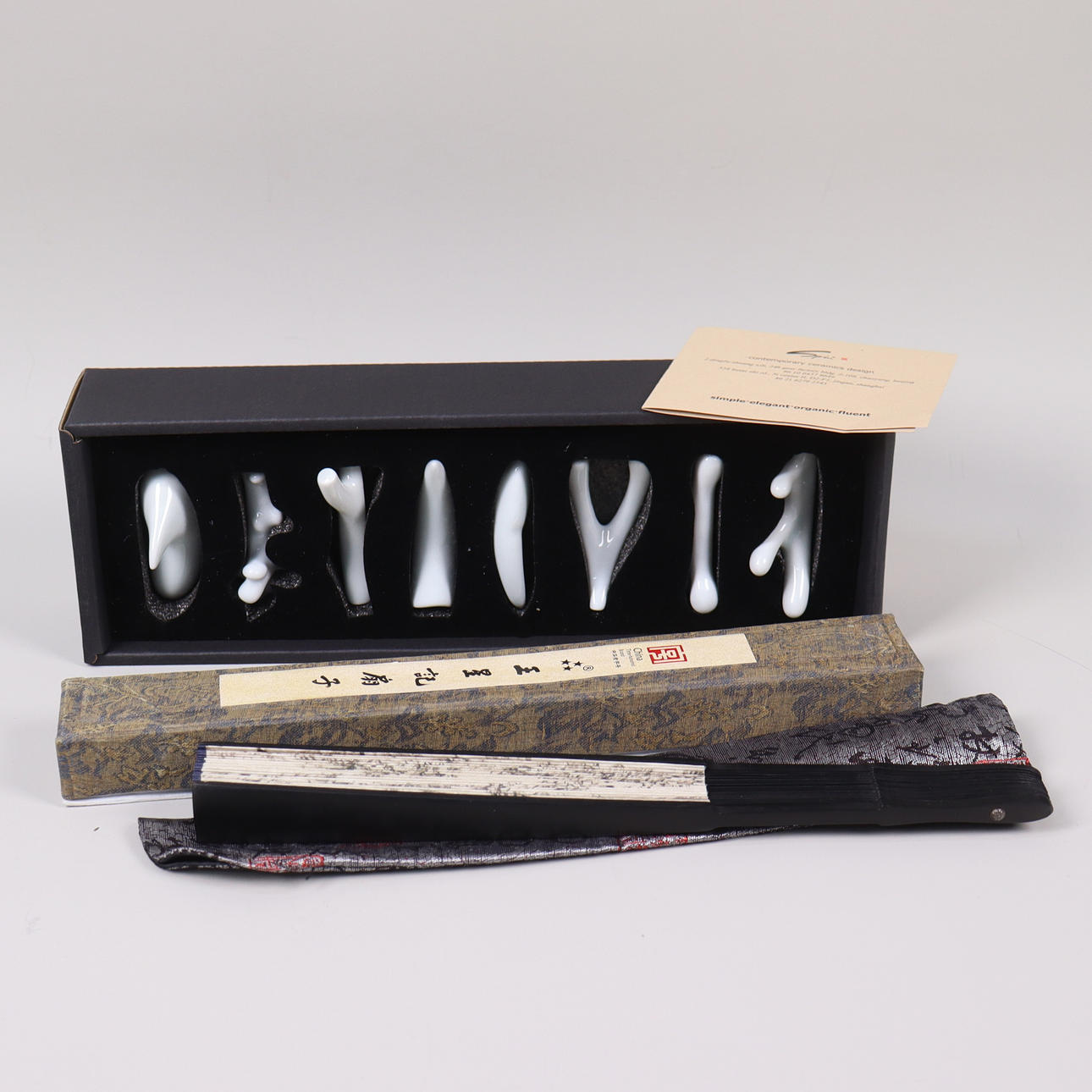 SPIN, Archaeologists chopstick rest gift set samt solfjäder.