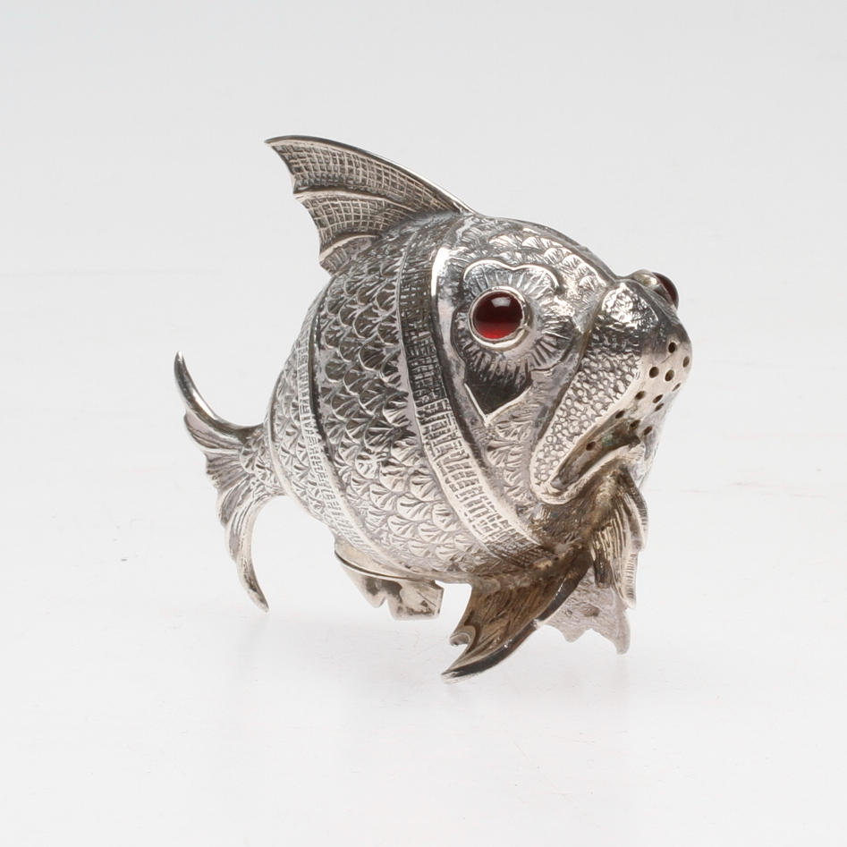 SALTKAR, silver, i form av fisk, Spanien, 1900-tal.