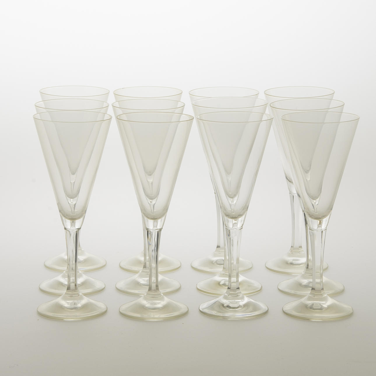 VINGLAS, 12 stycken, formpressad kristall.