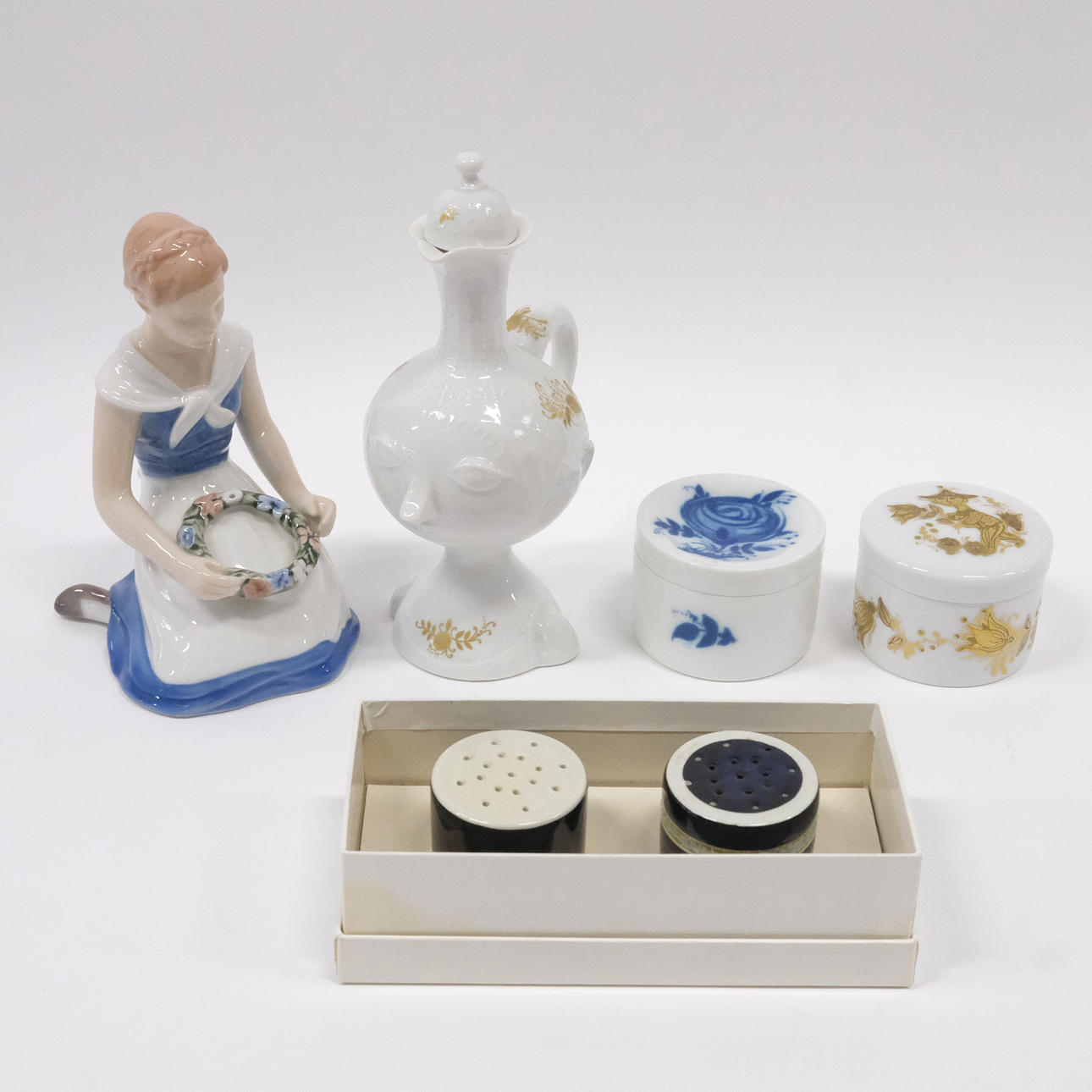 PORCELAIN OBJECTS, INCLUDING ROSENTHAL, SIX PIECES.