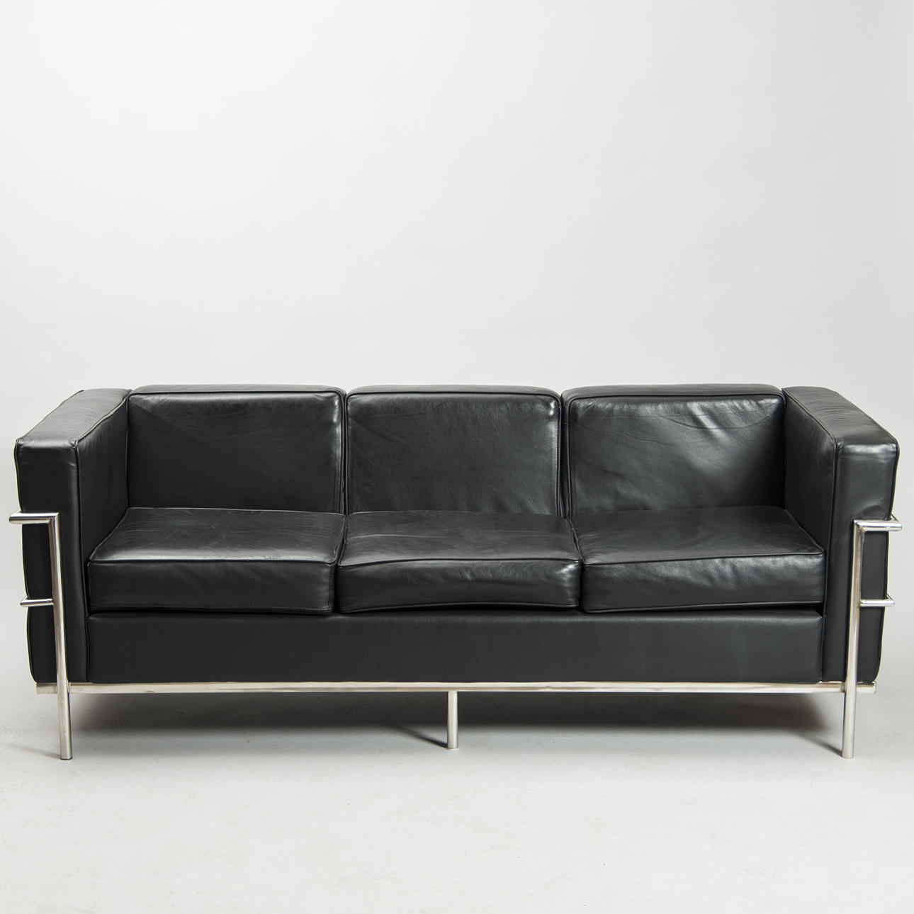 SOFFA, 3-sits, "LC-2", efter Le Corbusier.