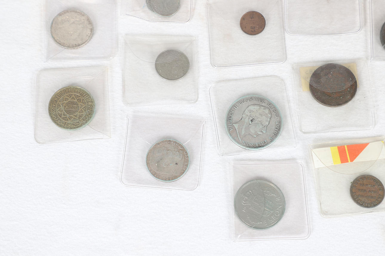 A LARGE COLLECTION OF ASSORTED WORLD COINS. Coins, Medals & Stamps ...