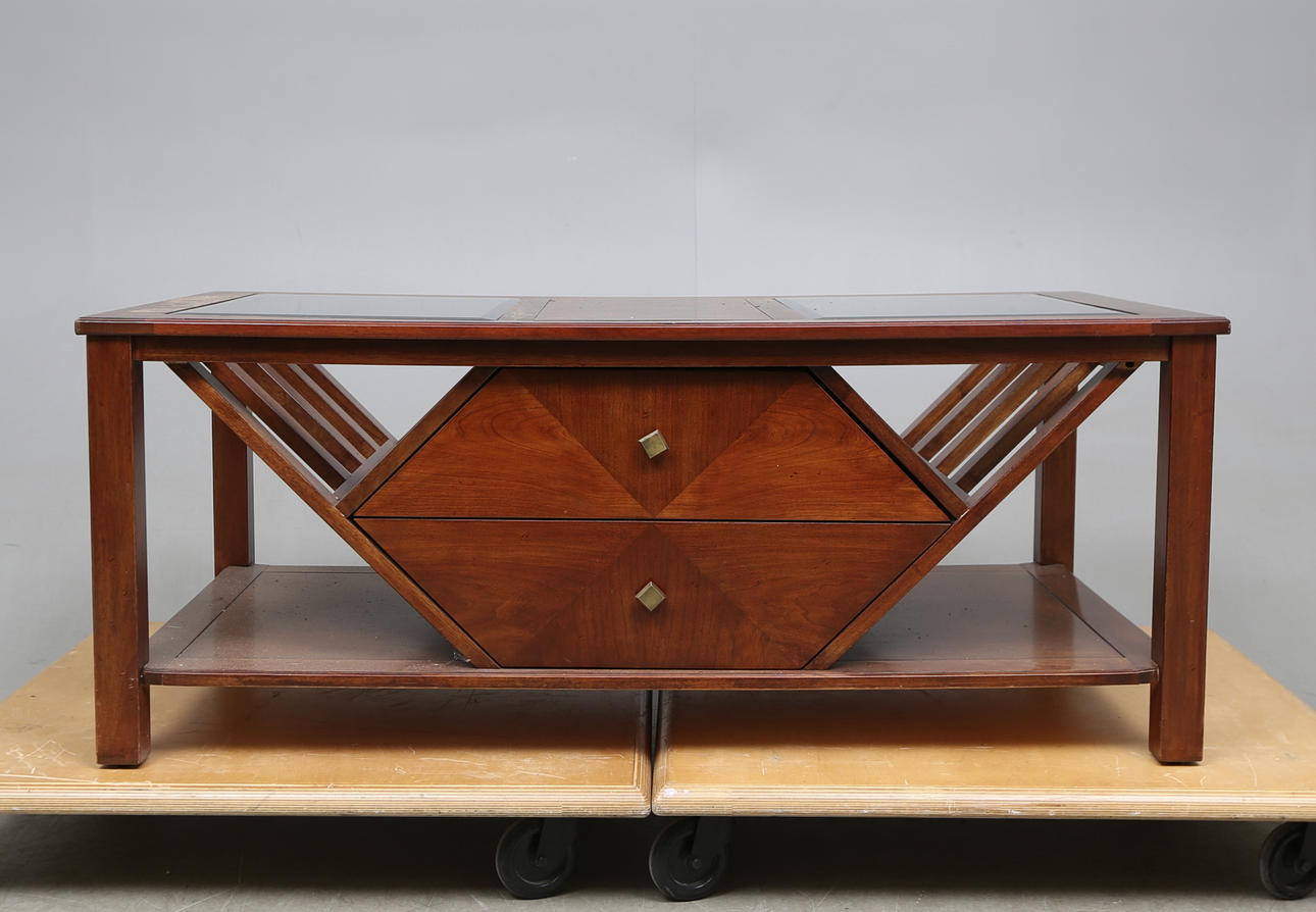 SOFFBORD/MEDIABÄNK. 1900/2000-tal.