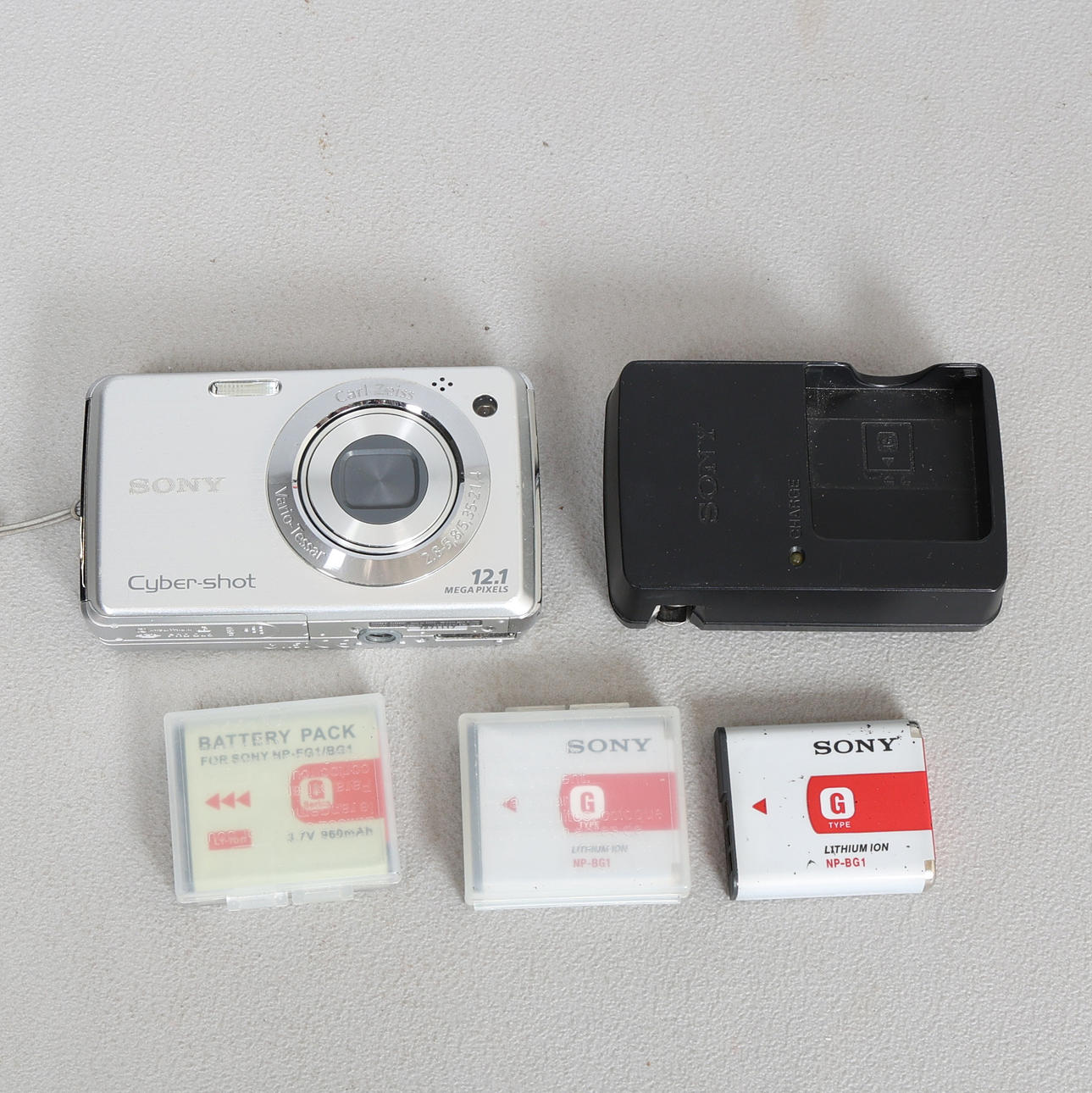 SONY CYBER-SHOT OPTICAL STEADYSHOT DSC-W220.