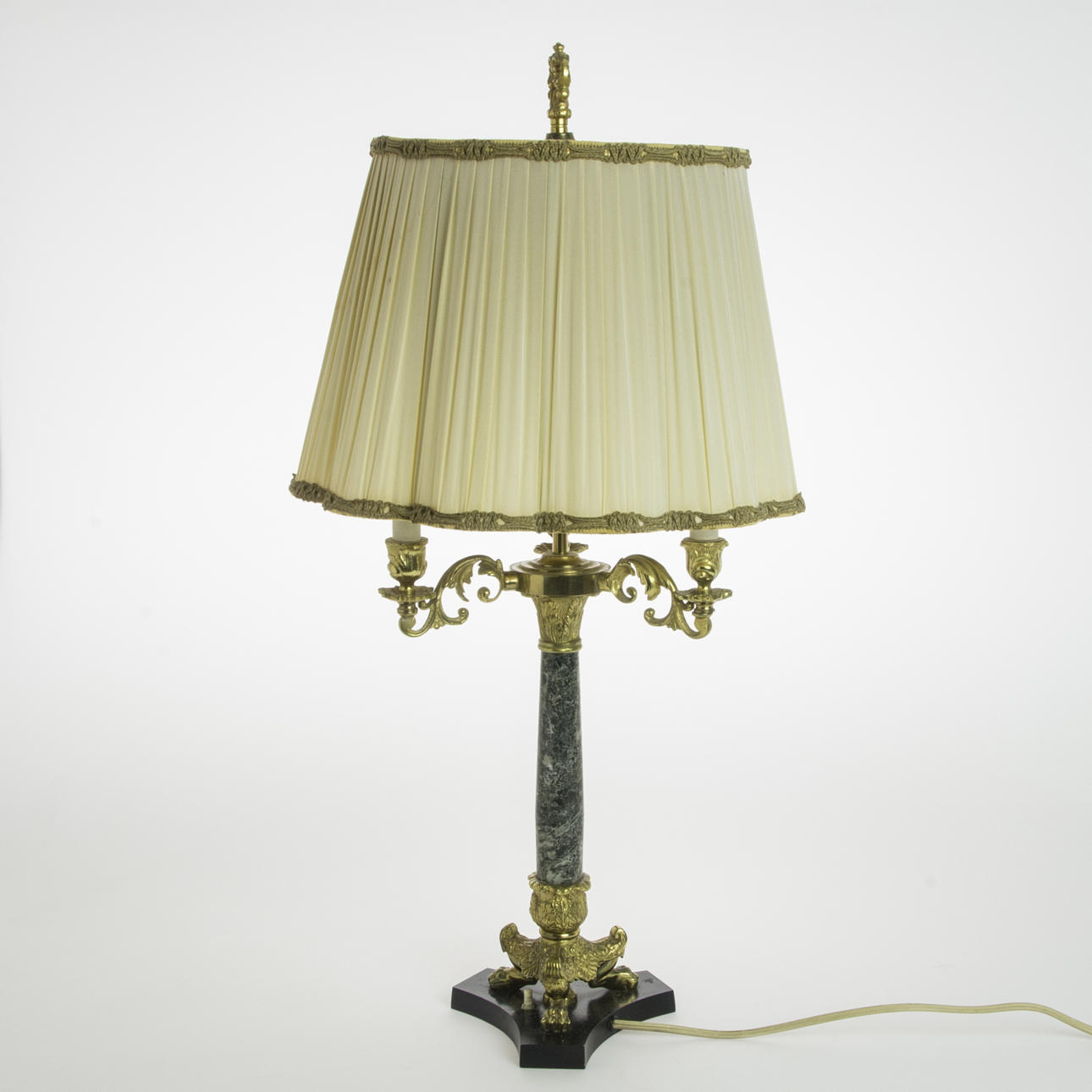 BORDSLAMPA, mässing/marmor, barockstil, 1900-tal.