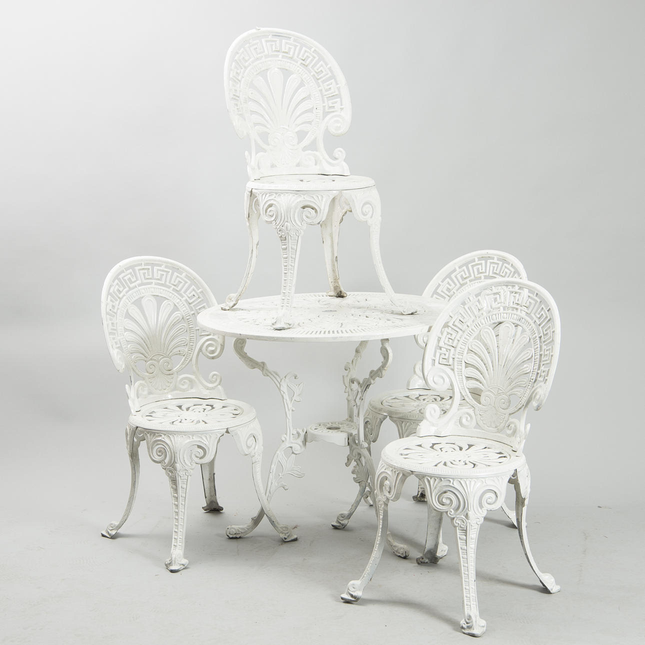 TRÄDGÅRDSGRUPP, vitmålad lättmetall.