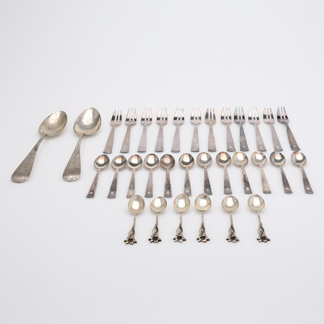 BESTECKTEILE AUS SILBER, 32 STÜCK, 494 g.