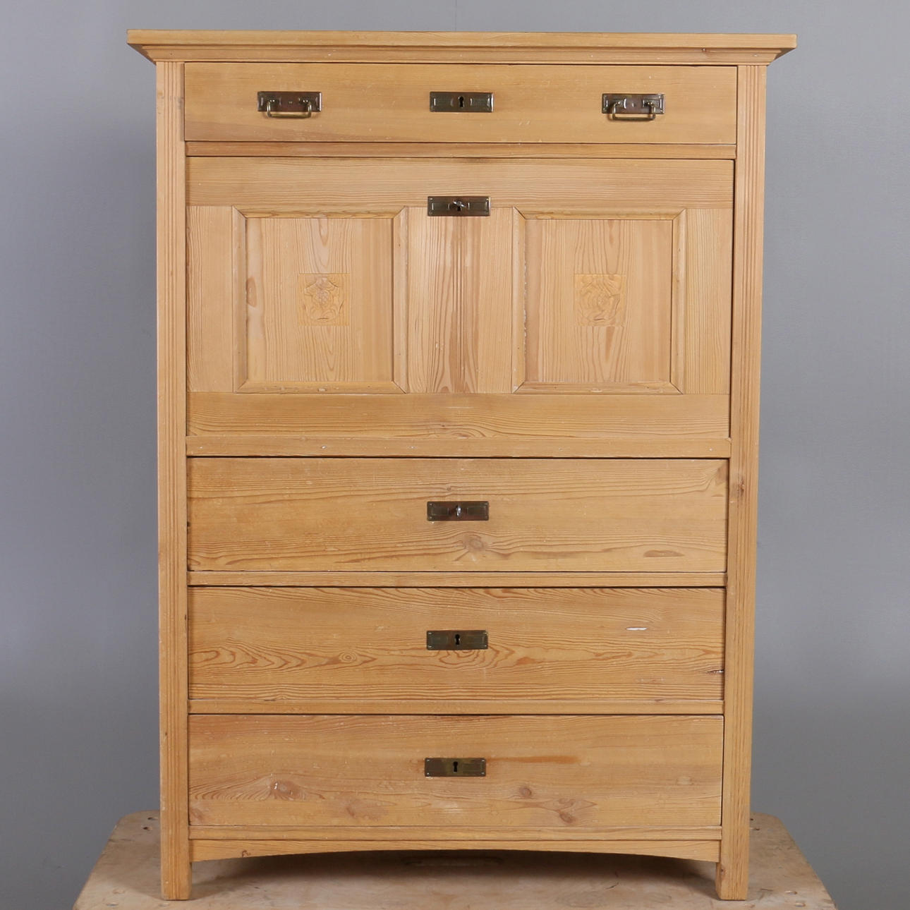 CHIFFONJE, furu, jugend, 1900-talets första hälft.