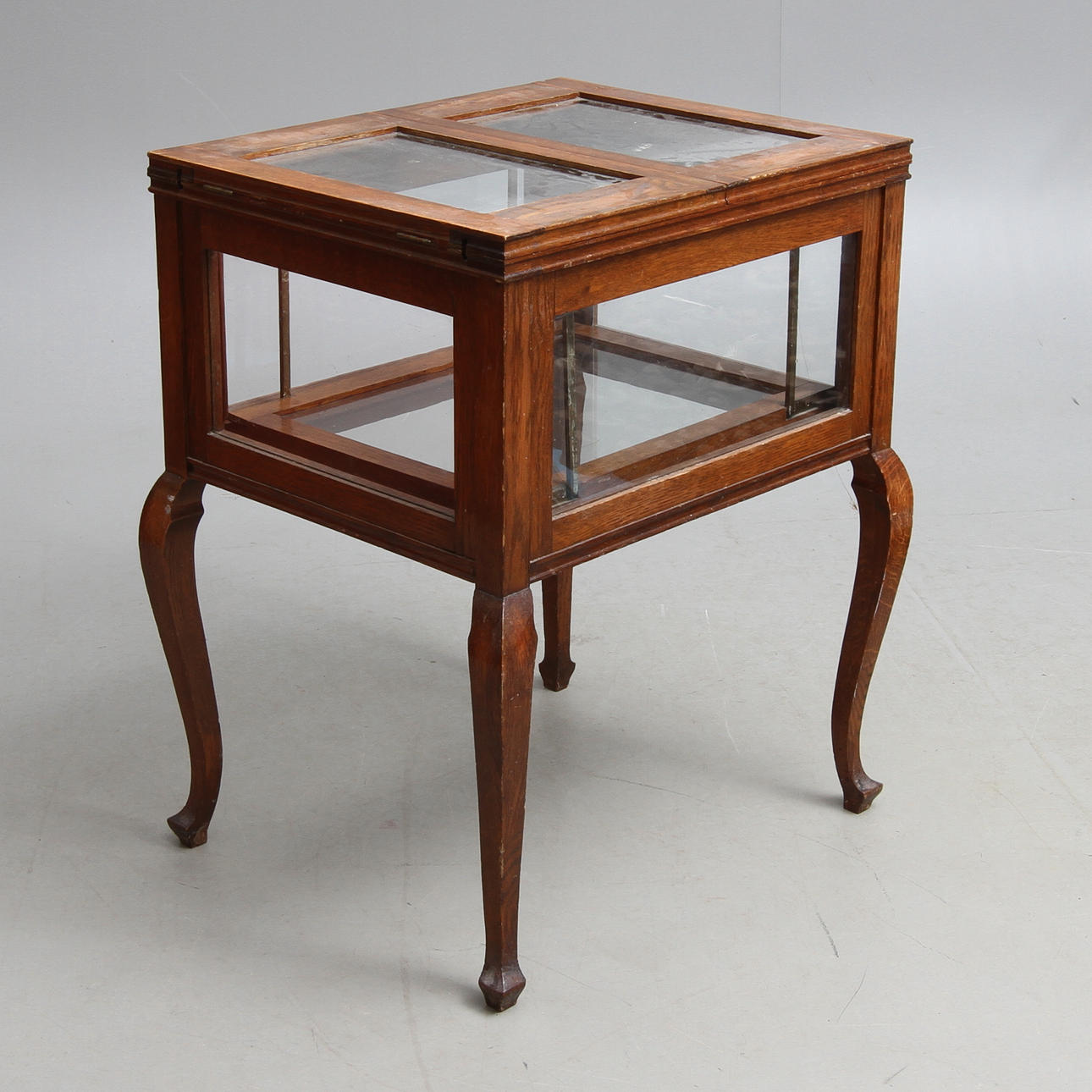 MONTERSKÅP, ek, tidigt 1900-tal.