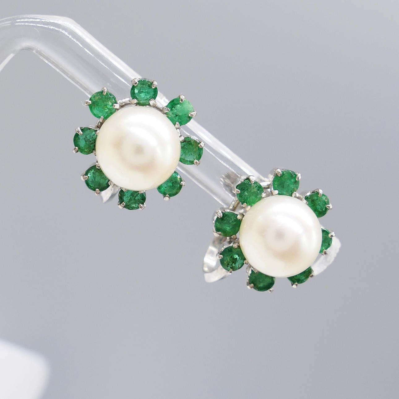 EMERALD & PEARL earrings.