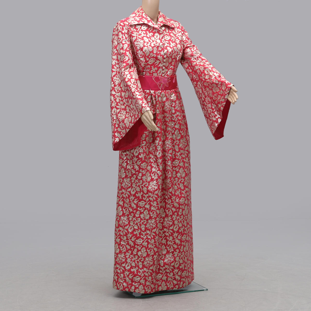 An evening gown, haute couture, Paris late 1960s. Vintage & Designer Fashion  - Auctionet