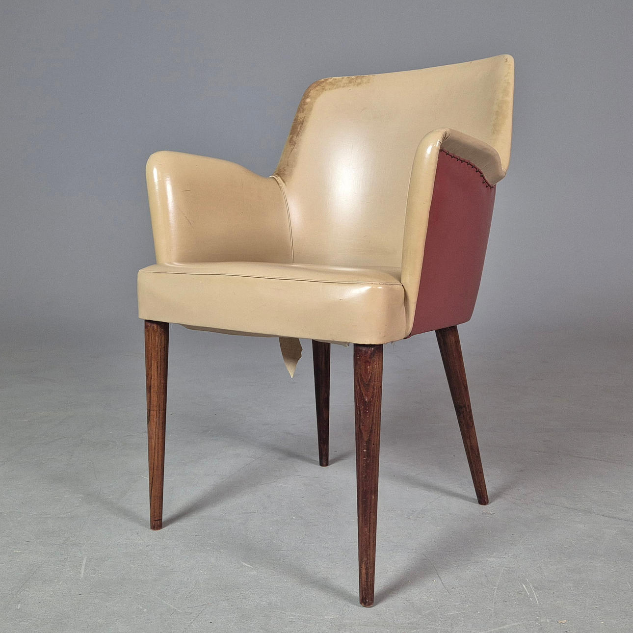 ATTRIBUTED TO M. SINGER & SONS MODEL 222 ARMCHAIR.
