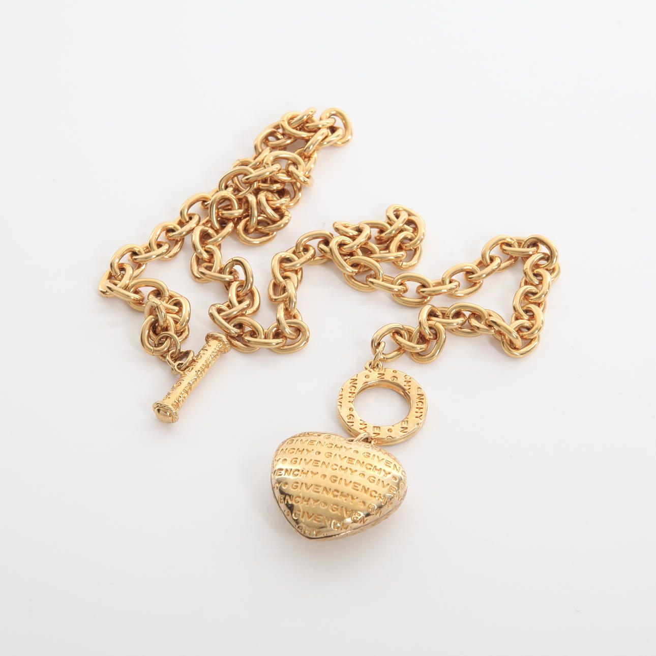 NECKLACE GIVENCHY, France.