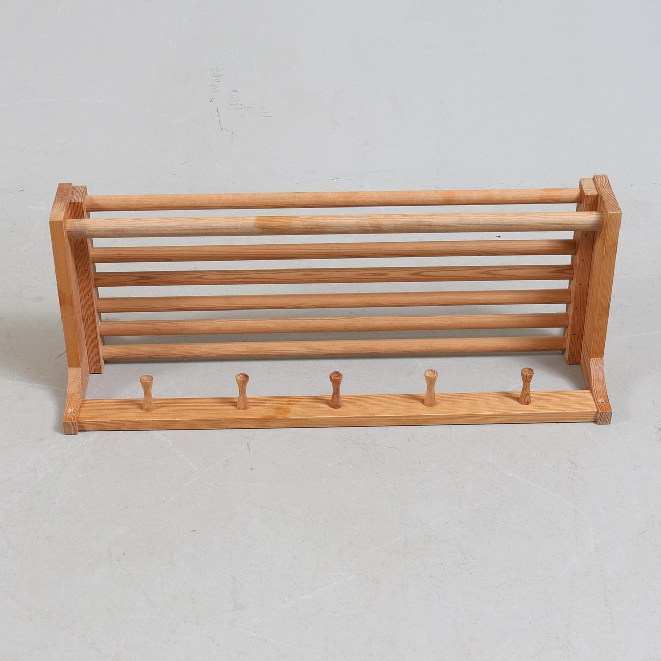 A 20th century pine hat shelf.