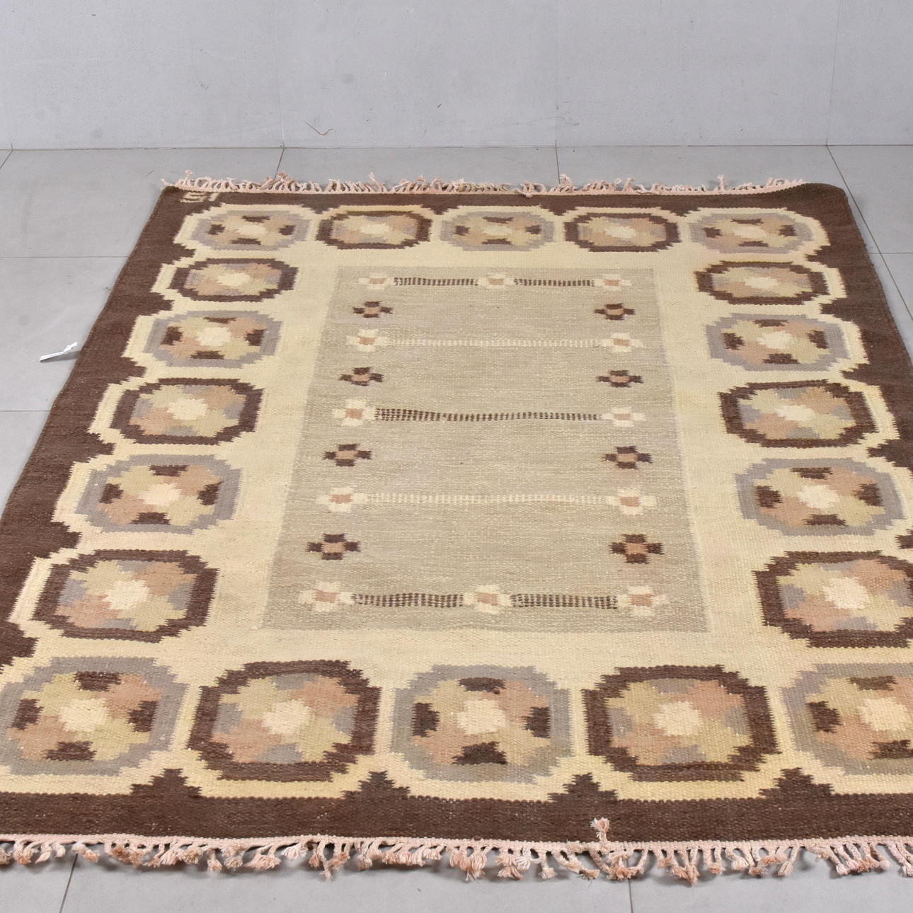 INGEGERD SILOW. CARPET, BURLAP.