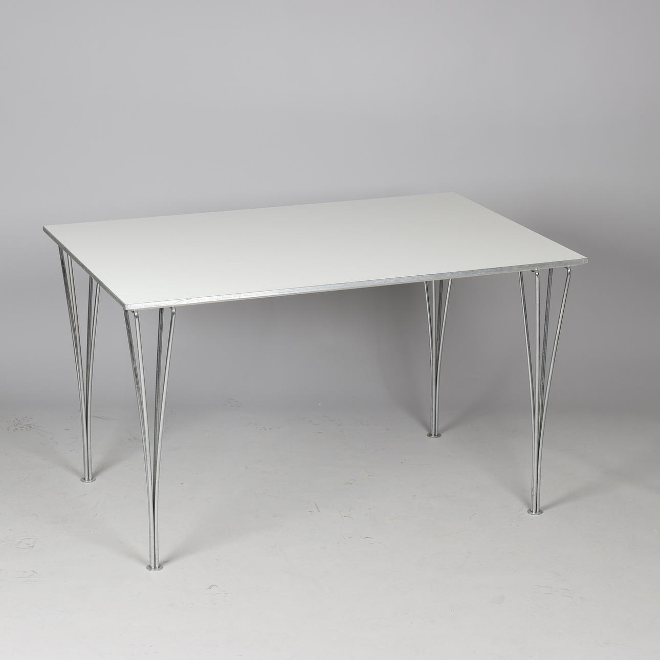 PIET HEIN. Rectangular dining table/work table, white laminate top, chrome-plated metal clamps, Fritz Hansen, Denmark, (1+4).