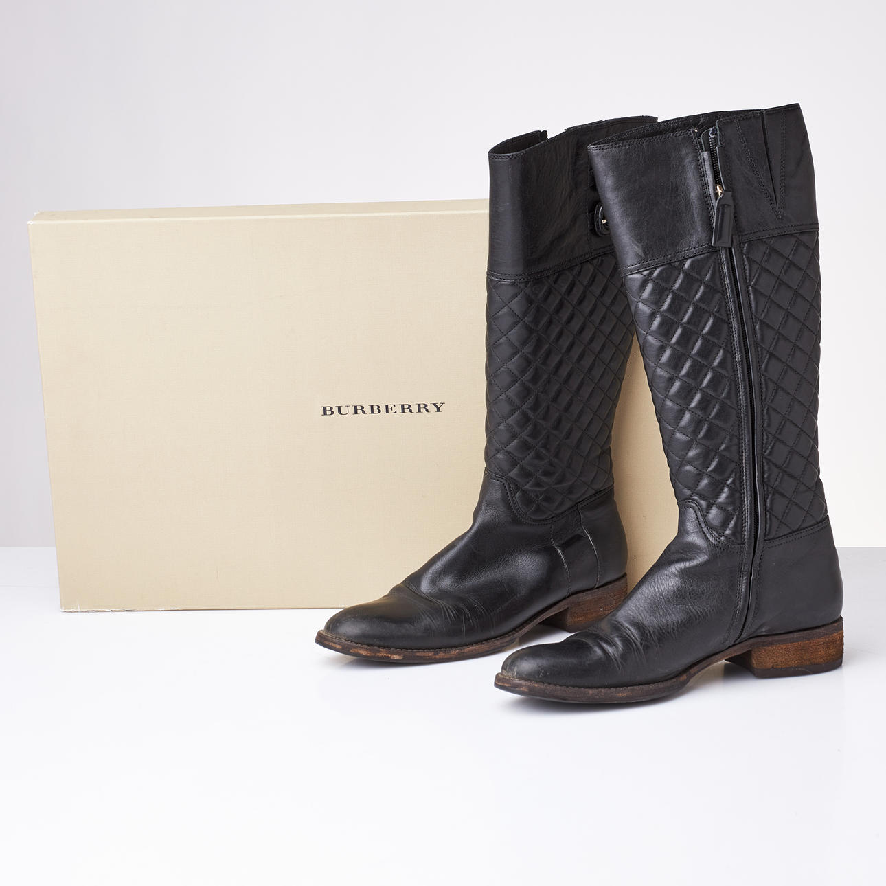 BURBERRY, boots, quilted pattern, EU size 39, black leather, original box included.