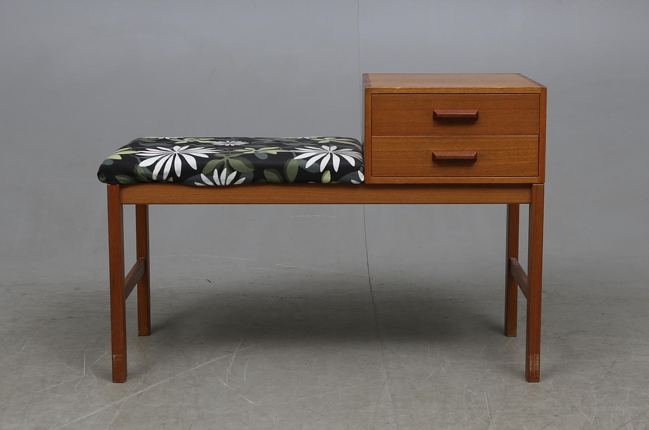 HALLBÄNK, teak, 1900-talets andra hälft.