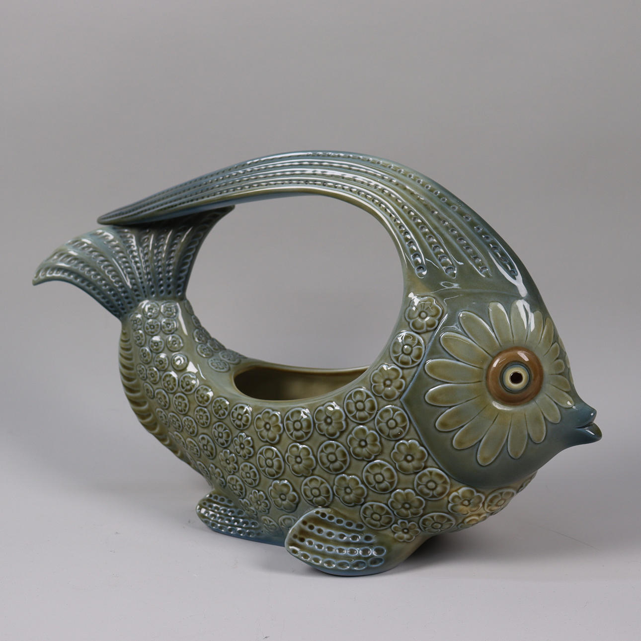 LLADRO, Spanien, Jardiniere/Außenfutter, in Form eines Fisches, Bildhauer Vincente Martinez.