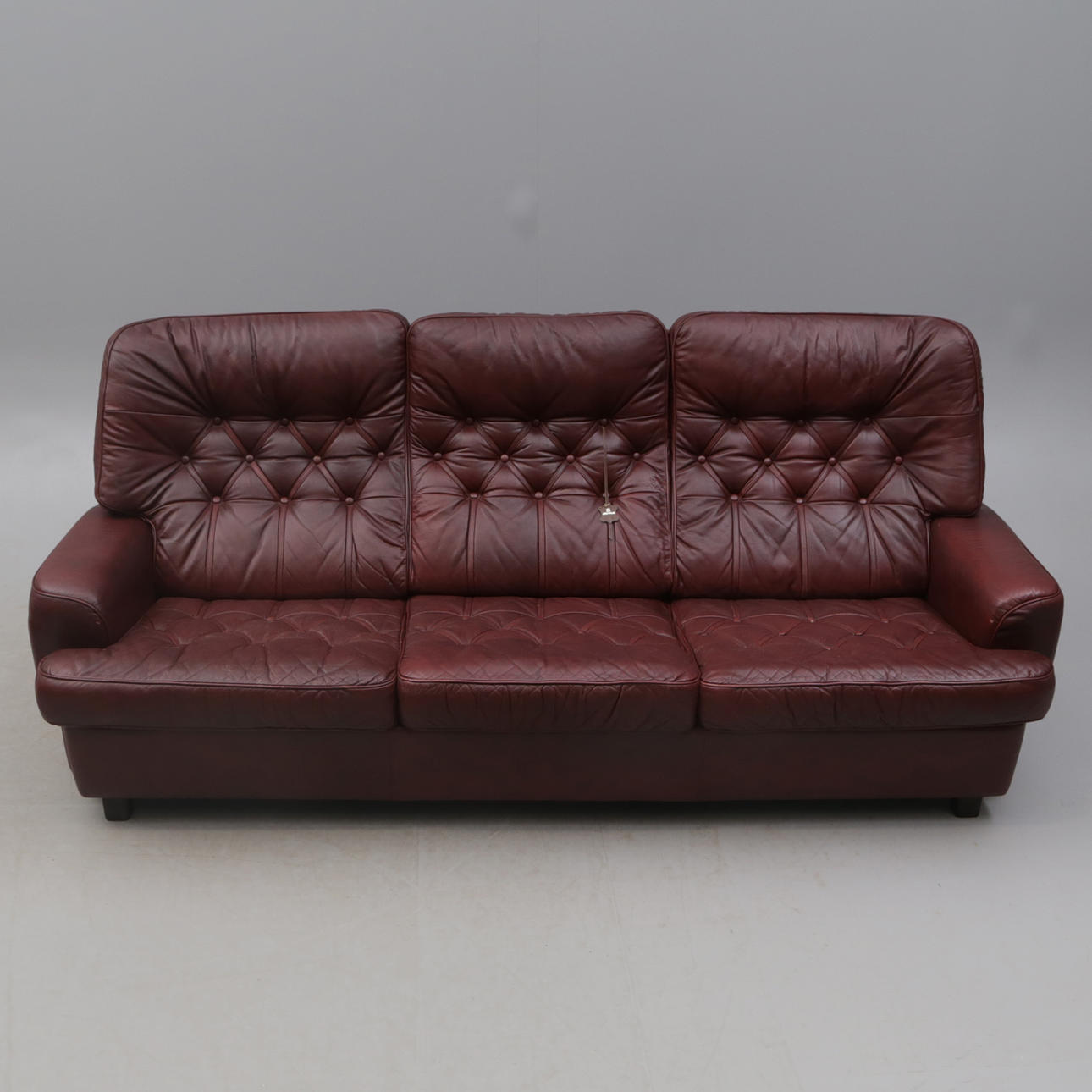 A leather sofa, Friitala.