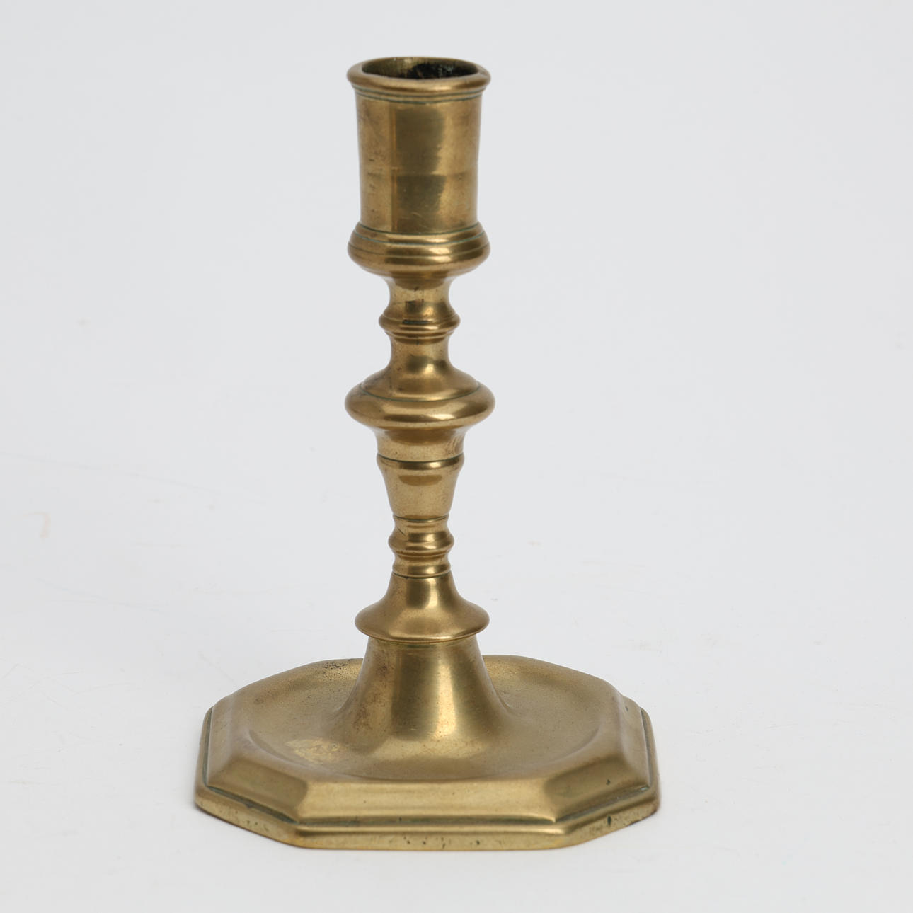 KYNTTILÄNJALKA, messinkiä, 1600-luku.